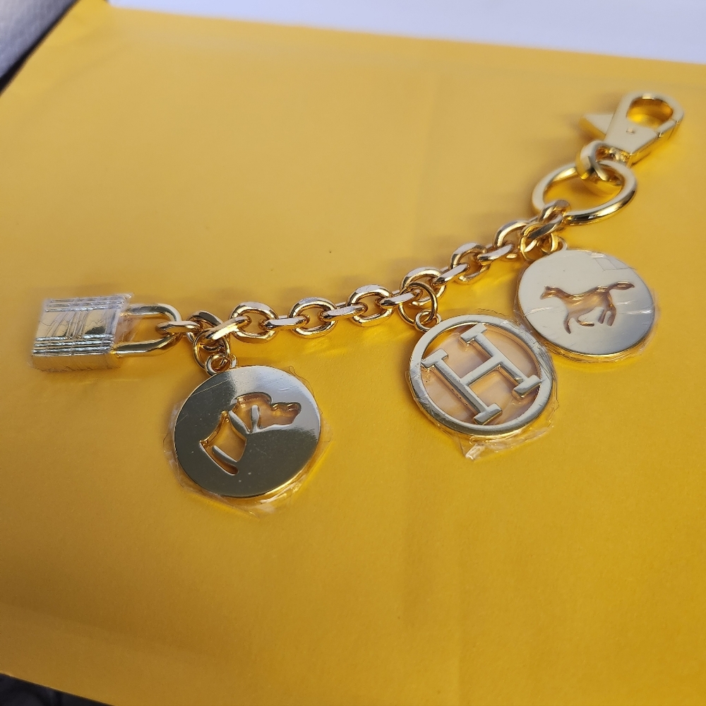 Hermès Gold Purse Charm Or Keychain. 5.5" Goldtone. GREAT REVIEW ON PRODUCT - Picture 8 of 9